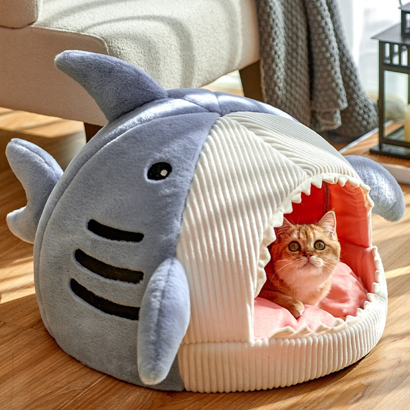 Enclosed Warm Shark Cat Bed